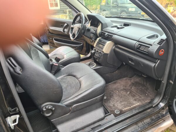 freelander 1 L314 2.5 V6 automaat hardtop uit 2004 kleur Java zwart ( 697 ) bekleding zwart leer / alcantara
