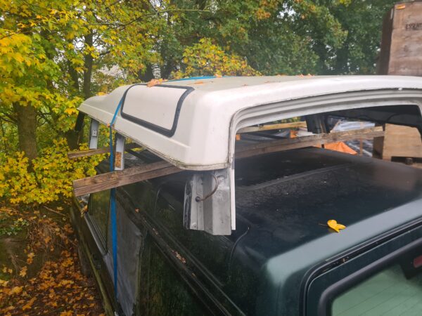 discovery 1 300 Tdi dak zonder zonnedaken en roofbars kleur wit geen roest