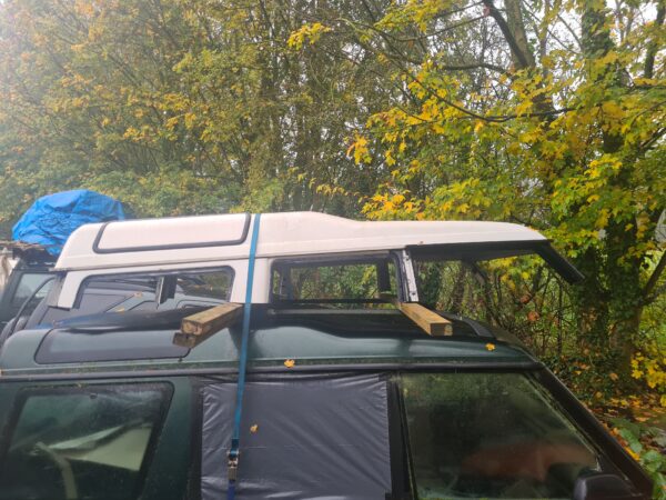 discovery 1 300 Tdi dak zonder zonnedaken en roofbars kleur wit geen roest