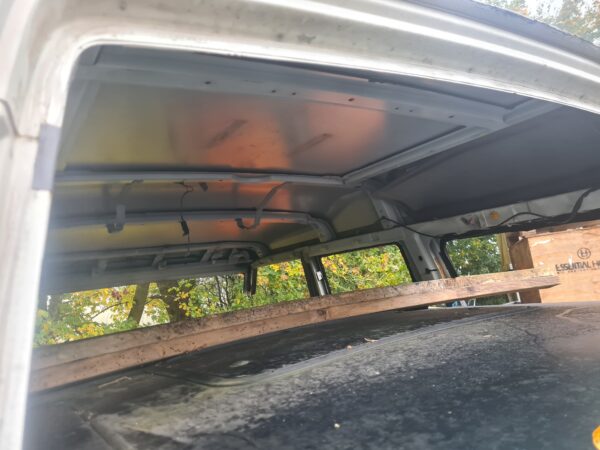 discovery 1 300 Tdi dak zonder zonnedaken en roofbars kleur wit geen roest