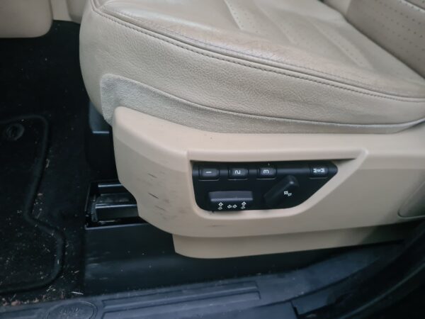 Discovery 3 L319 2.7 TDV6 Automaat zwart bouwjaar 2007 geel kenteken met beige leer 7 persoons