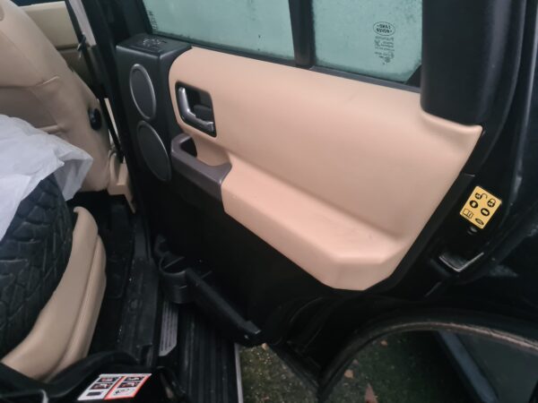 Discovery 3 L319 2.7 TDV6 Automaat zwart bouwjaar 2007 geel kenteken met beige leer 7 persoons