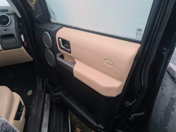 Discovery 3 L319 2.7 TDV6 Automaat zwart bouwjaar 2007 geel kenteken met beige leer 7 persoons