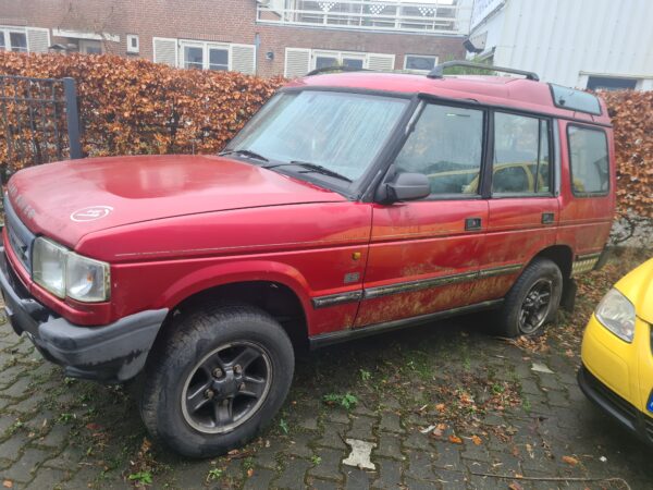 discovery 1 4 deurs V8 RHD kleur rood met grijs leer bekleding met electrische bedienbare voorstoelen WORDT VERWACHT BINNENKORT