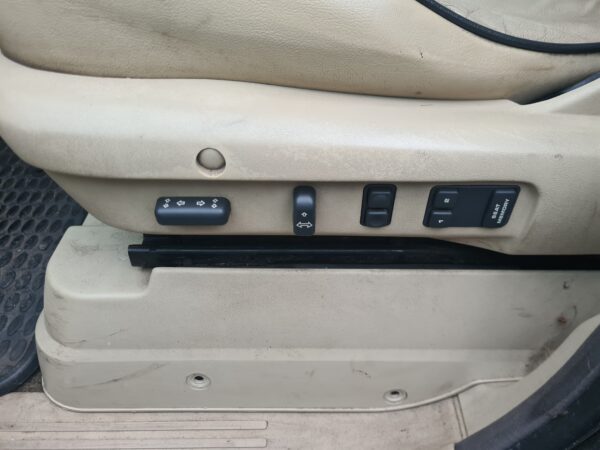 range rover P38 4.0 V8 automaat HSE bouwjaar 1999 kleur blauw met electrische stoelen beige leer