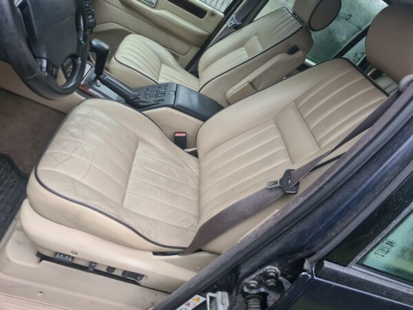 range rover P38 4.0 V8 automaat HSE bouwjaar 1999 kleur blauw met electrische stoelen beige leer