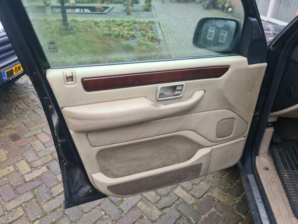 range rover P38 4.0 V8 automaat HSE bouwjaar 1999 kleur blauw met electrische stoelen beige leer