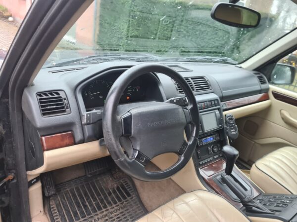 range rover P38 4.0 V8 automaat HSE bouwjaar 1999 kleur blauw met electrische stoelen beige leer