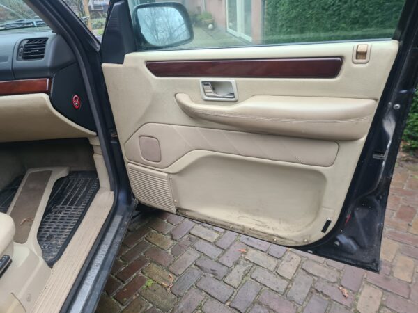 range rover P38 4.0 V8 automaat HSE bouwjaar 1999 kleur blauw met electrische stoelen beige leer
