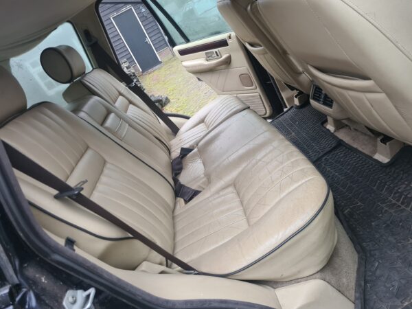 range rover P38 4.0 V8 automaat HSE bouwjaar 1999 kleur blauw met electrische stoelen beige leer