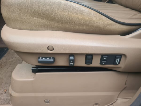 range rover P38 4.0 V8 automaat HSE bouwjaar 1999 kleur groen met electrische stoelen moka beige leer en terreinbanden