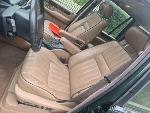 range rover P38 4.0 V8 automaat HSE bouwjaar 1999 kleur groen met electrische stoelen moka beige leer en terreinbanden
