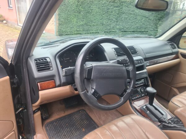 range rover P38 4.0 V8 automaat HSE bouwjaar 1999 kleur groen met electrische stoelen moka beige leer en terreinbanden