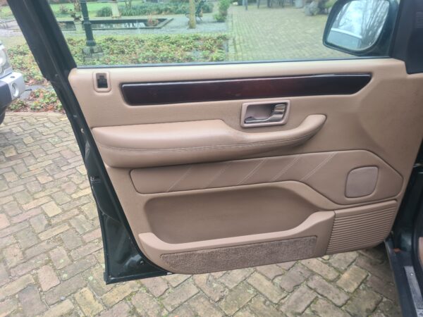 range rover P38 4.0 V8 automaat HSE bouwjaar 1999 kleur groen met electrische stoelen moka beige leer en terreinbanden