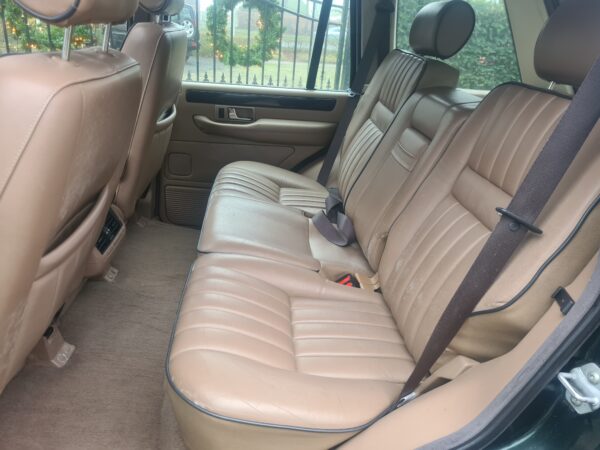 range rover P38 4.0 V8 automaat HSE bouwjaar 1999 kleur groen met electrische stoelen moka beige leer en terreinbanden