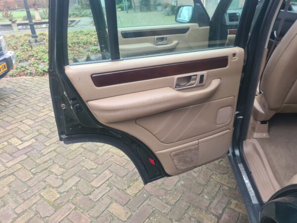 range rover P38 4.0 V8 automaat HSE bouwjaar 1999 kleur groen met electrische stoelen moka beige leer en terreinbanden