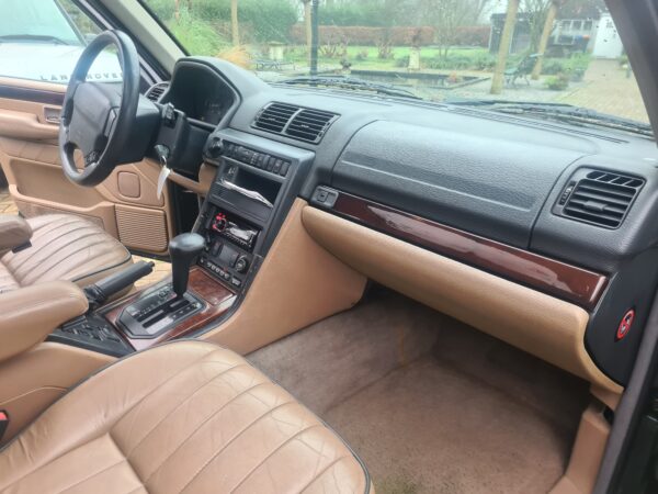 range rover P38 4.0 V8 automaat HSE bouwjaar 1999 kleur groen met electrische stoelen moka beige leer en terreinbanden