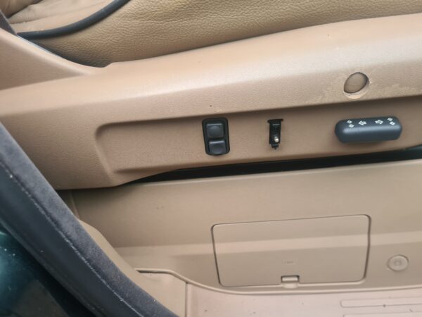 range rover P38 4.0 V8 automaat HSE bouwjaar 1999 kleur groen met electrische stoelen moka beige leer en terreinbanden