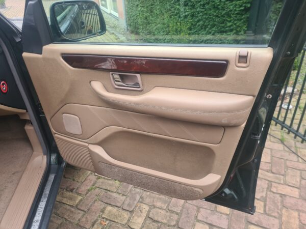 range rover P38 4.0 V8 automaat HSE bouwjaar 1999 kleur groen met electrische stoelen moka beige leer en terreinbanden