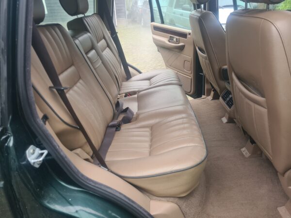 range rover P38 4.0 V8 automaat HSE bouwjaar 1999 kleur groen met electrische stoelen moka beige leer en terreinbanden