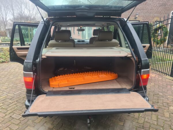 range rover P38 4.0 V8 automaat HSE bouwjaar 1999 kleur groen met electrische stoelen moka beige leer en terreinbanden