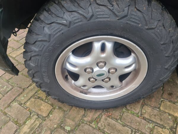 range rover P38 4.0 V8 automaat HSE bouwjaar 1999 kleur groen met electrische stoelen moka beige leer en terreinbanden
