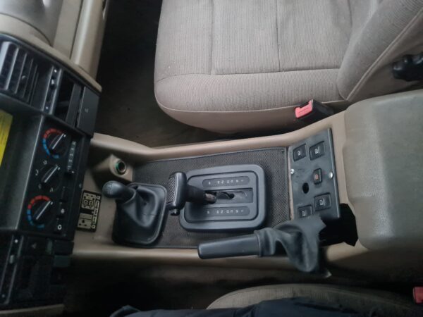 Discovery 1 300 Tdi automaat 4 deurs bouwjaar 1997 beige stoffen bekleding 7 persoons