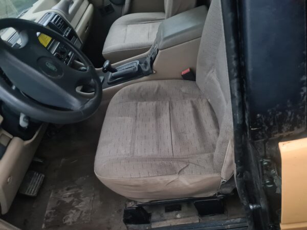 Discovery 1 300 Tdi automaat 4 deurs bouwjaar 1997 beige stoffen bekleding 7 persoons