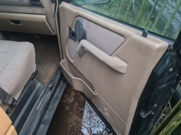 Discovery 1 300 Tdi automaat 4 deurs bouwjaar 1997 beige stoffen bekleding 7 persoons