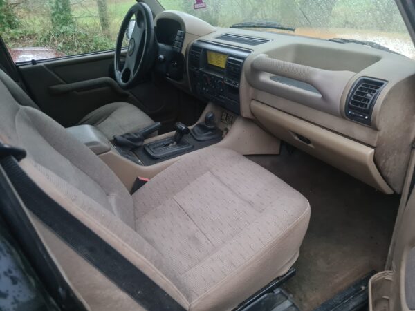 Discovery 1 300 Tdi automaat 4 deurs bouwjaar 1997 beige stoffen bekleding 7 persoons