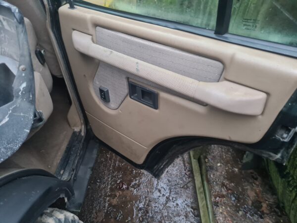 Discovery 1 300 Tdi automaat 4 deurs bouwjaar 1997 beige stoffen bekleding 7 persoons