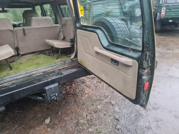 Discovery 1 300 Tdi automaat 4 deurs bouwjaar 1997 beige stoffen bekleding 7 persoons