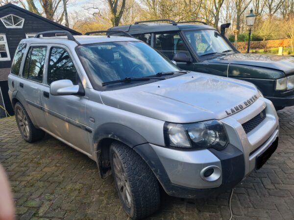 freelander 1 L314 2.5 V6 benzine automaat station wagon uit 2004 met zwart leer kleur zilver/grijs