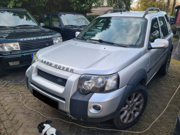 freelander 1 L314 2.5 V6 benzine automaat station wagon uit 2004 met zwart leer kleur zilver/grijs