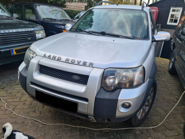 freelander 1 L314 2.5 V6 benzine automaat station wagon uit 2004 met zwart leer kleur zilver/grijs
