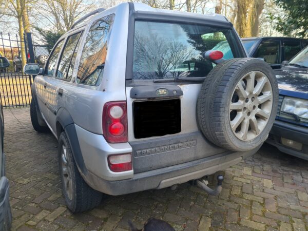 freelander 1 L314 2.5 V6 benzine automaat station wagon uit 2004 met zwart leer kleur zilver/grijs