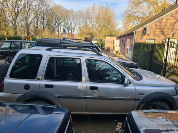 freelander 1 L314 2.5 V6 benzine automaat station wagon uit 2004 met zwart leer kleur zilver/grijs