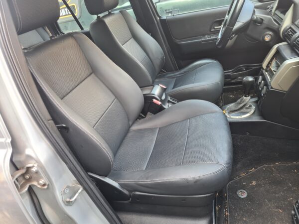 freelander 1 L314 2.5 V6 benzine automaat station wagon uit 2004 met zwart leer kleur zilver/grijs