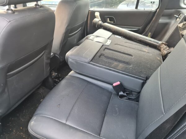 freelander 1 L314 2.5 V6 benzine automaat station wagon uit 2004 met zwart leer kleur zilver/grijs