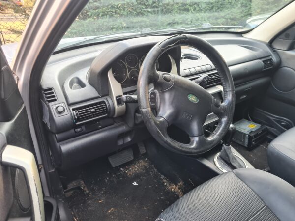 freelander 1 L314 2.5 V6 benzine automaat station wagon uit 2004 met zwart leer kleur zilver/grijs
