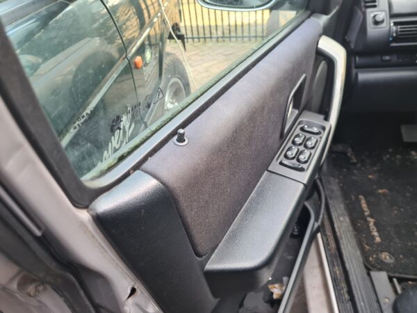 freelander 1 L314 2.5 V6 benzine automaat station wagon uit 2004 met zwart leer kleur zilver/grijs