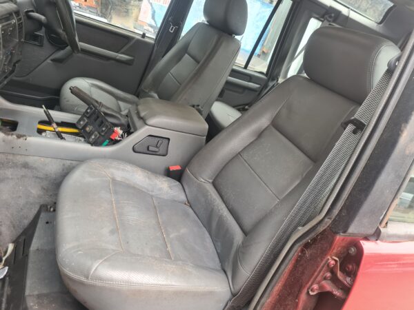 Discovery 1 RHD 3.9 EFI V8 automaat 5 persoons met electrische voorstoelen en achterbank grijs leer bouwjaar 1996