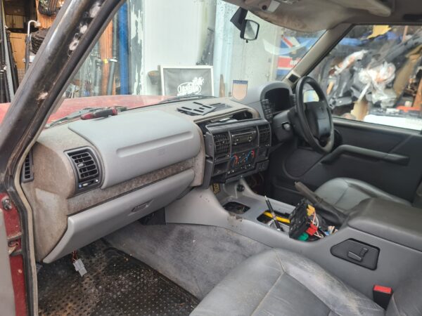 Discovery 1 RHD 3.9 EFI V8 automaat 5 persoons met electrische voorstoelen en achterbank grijs leer bouwjaar 1996