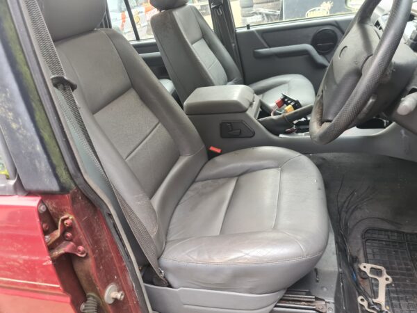 Discovery 1 RHD 3.9 EFI V8 automaat 5 persoons met electrische voorstoelen en achterbank grijs leer bouwjaar 1996