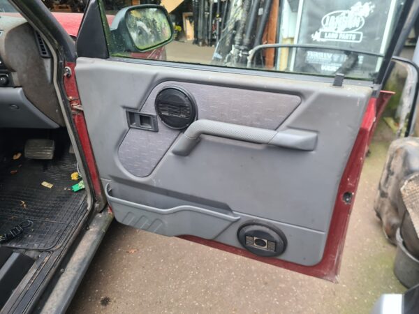 Discovery 1 RHD 3.9 EFI V8 automaat 5 persoons met electrische voorstoelen en achterbank grijs leer bouwjaar 1996