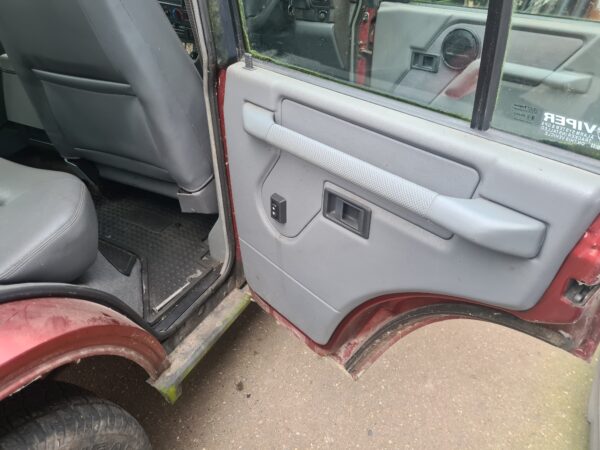 Discovery 1 RHD 3.9 EFI V8 automaat 5 persoons met electrische voorstoelen en achterbank grijs leer bouwjaar 1996