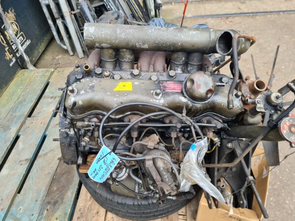 Series 2.25 diesel motor 3 x gelagerd met luchtfilter , radiateur , extra olie koeler , dynamo en startmotor 24 volt