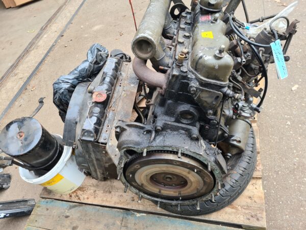 Series 2.25 diesel motor 3 x gelagerd met luchtfilter , radiateur , extra olie koeler , dynamo en startmotor 24 volt