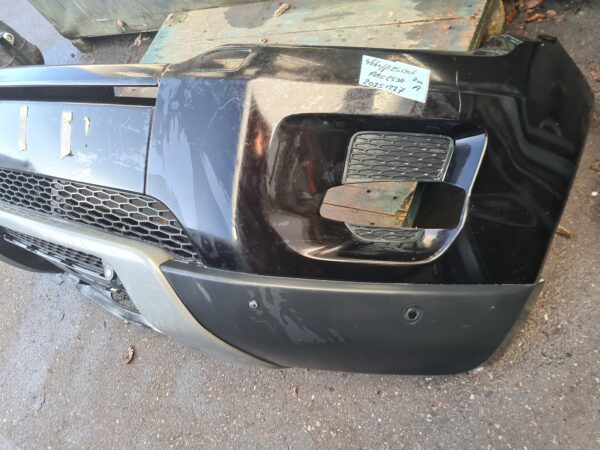 range rover Velar L560 voorbumper kaal kleur zwart santorini Black met 6x pdc, koplampsproeiers, camera , sleepoog cover en kabelboom , geen mistlamp voorbereiding model 2021