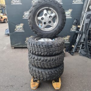 Banden set met velgen voor Range Rover Classic / Discovery 1 / defender L316 / TORNADO ( freestyle ) velgen 4x met Kumo Road Venture MT 225x75xR16"